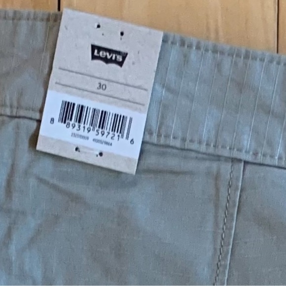 NWT Levi's Carrier Cargo Shorts Mens 30R Loose-Fit Beige Khaki Rip stop Pockets - Picture 7 of 7